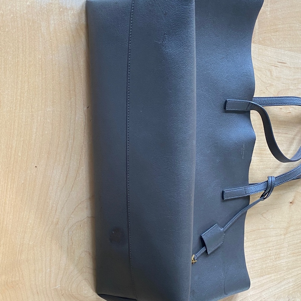 Elegant Black Leather Tote Bag - Picture 2 of 7